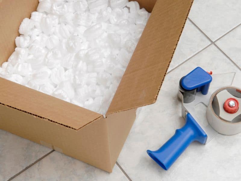 מה מבדיל בין סוגי חומרי אריזה קשיחים?